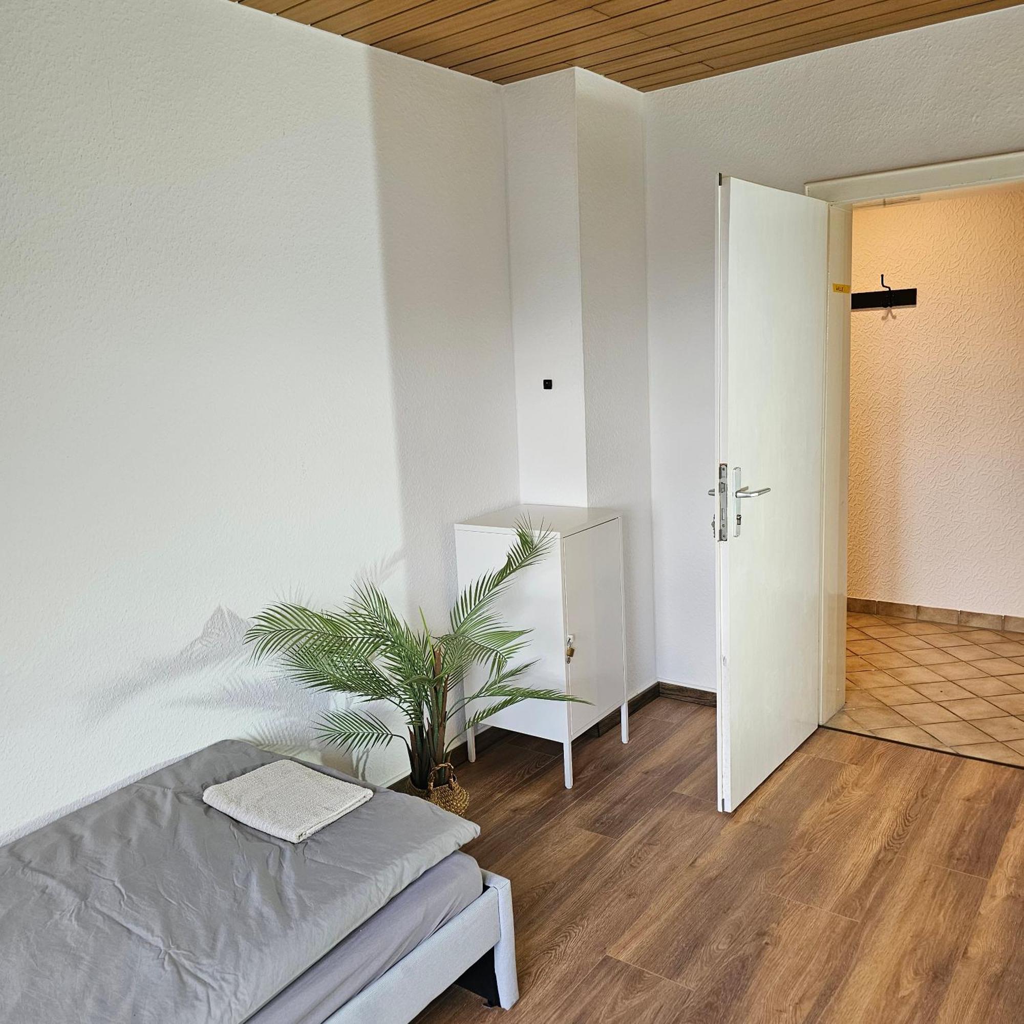 Monteurzimmer Karma เกลเซนเคียร์เคน ภายนอก รูปภาพ